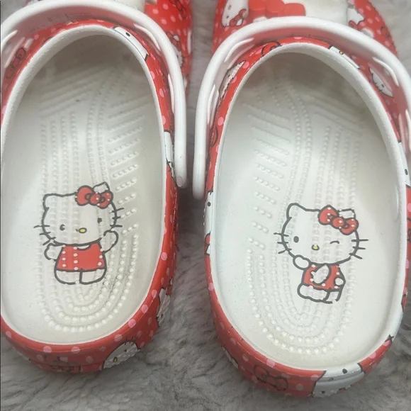 Girls’ Hello Kitty Crocs - Picture 5 of 6